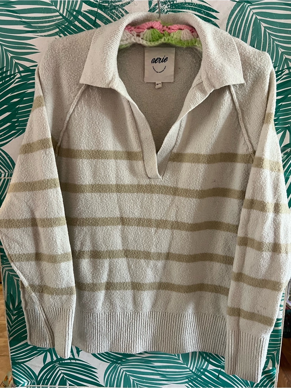aerie Cream V-Neck Collared Striped Sweater with tan Stripes Sz Xs